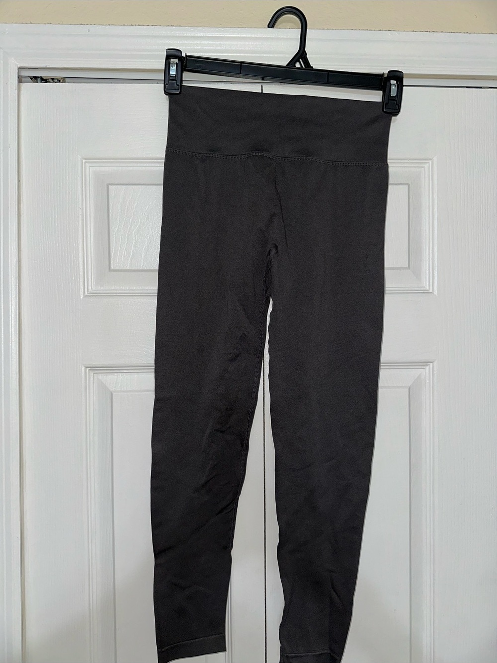 High-Waist Black Leggings with Wide Support Waistband